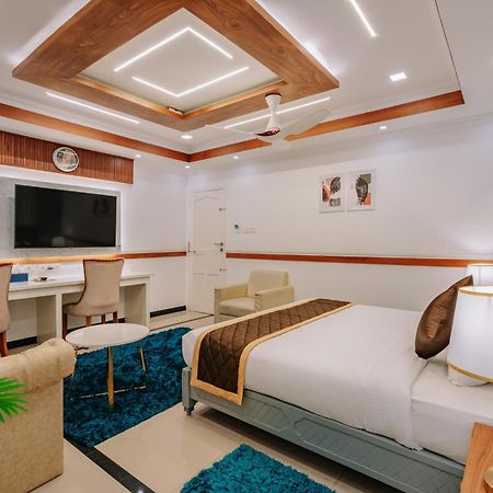 Excellency Airport Hotel Kochi Luaran gambar