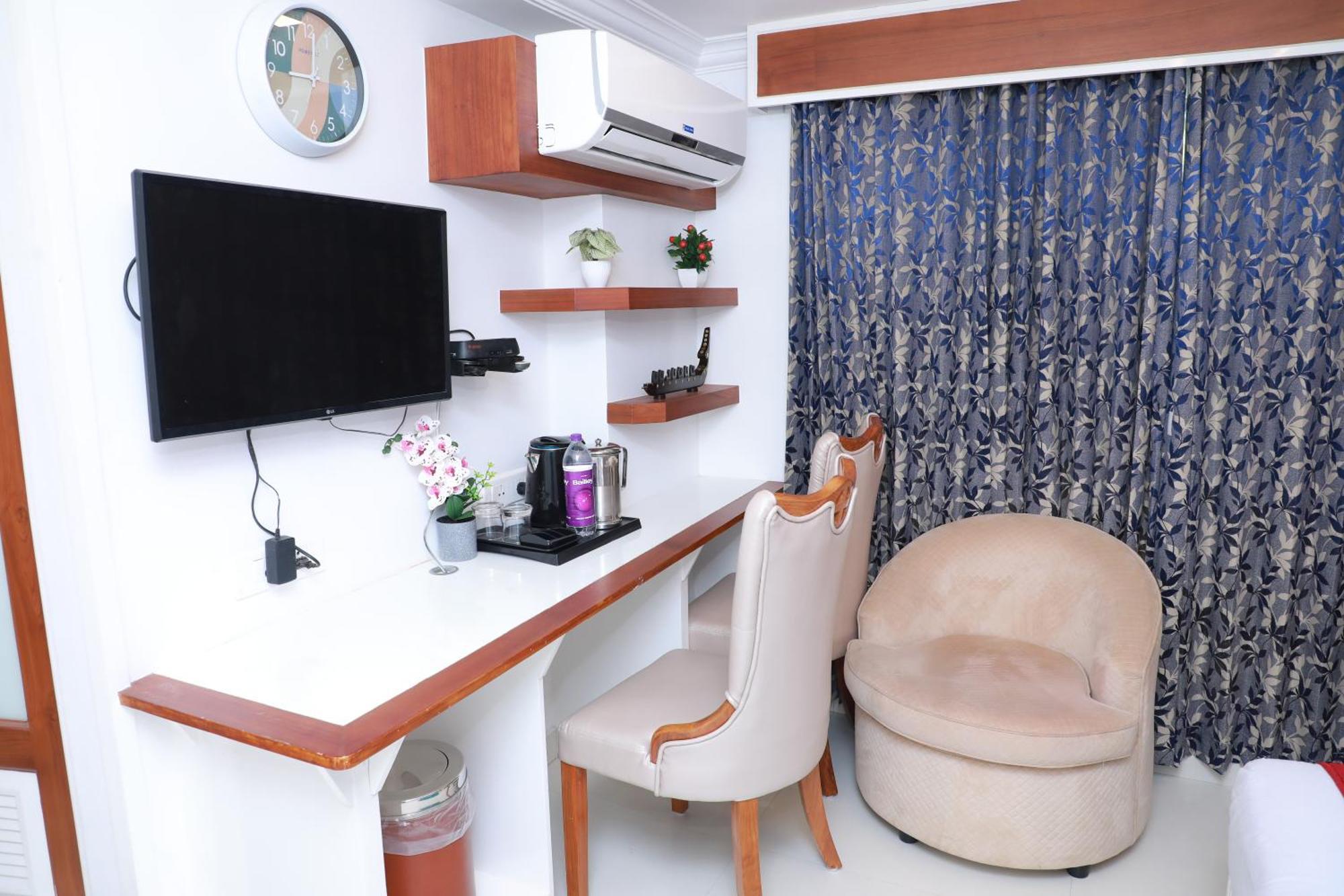 Excellency Airport Hotel Kochi Luaran gambar